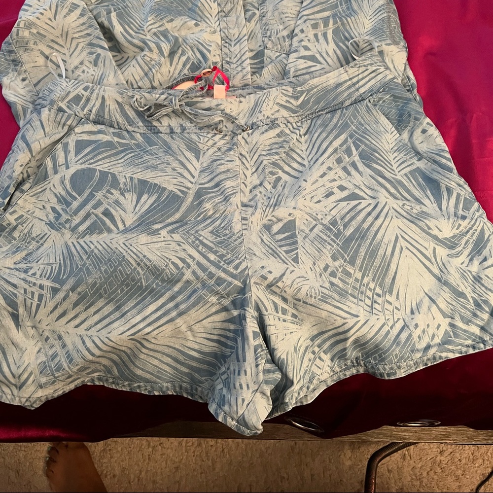 Ted Baker shirt set- Shirt is long sleeved
